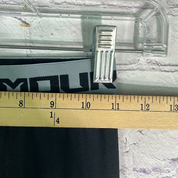 Under Armour Youth Black Compression Shorts, Long Leg. Size: Youth Medium - Picture 4 of 10